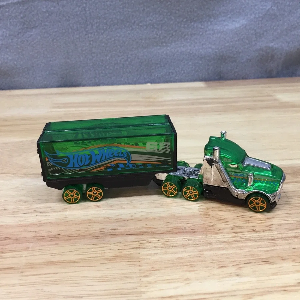 Hot‎ Wheels Diecast Lot Steamin Gleamin Semi Truck International Airport Bus 4pc